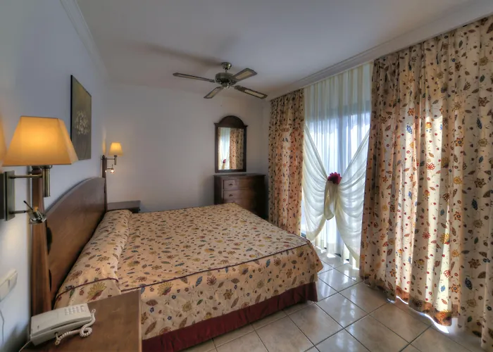 Marismas De Aparthotel 3*